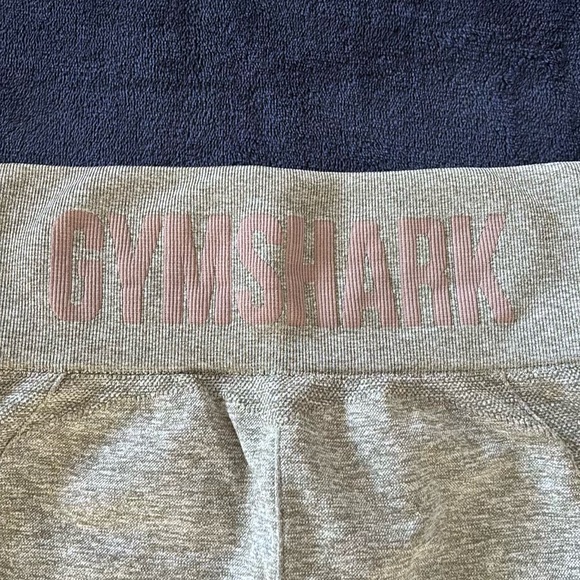 Gymshark Sports Bra and Leggings Set - Picture 9 of 10